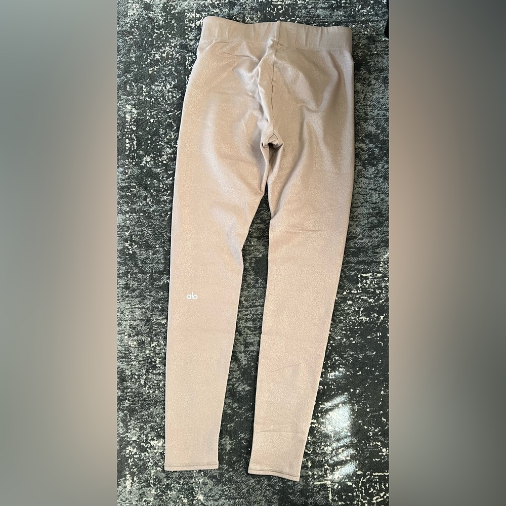 ALO Yoga Shimmering Tan Activewear Set - Picture 9 of 16
